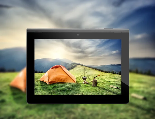 Photos mountain landscape with a tent — Stock Photo, Image