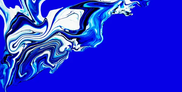 Fluid Art banner abstrato com efeito de onda de mármore no fundo azul. — Fotografia de Stock