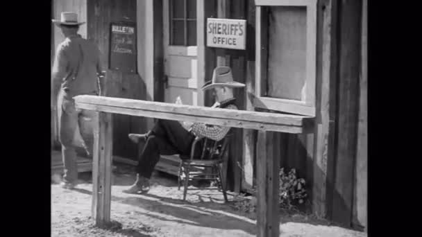 Cowboy reading newspaper — Stock Video