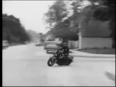 Polis sürme motosiklet