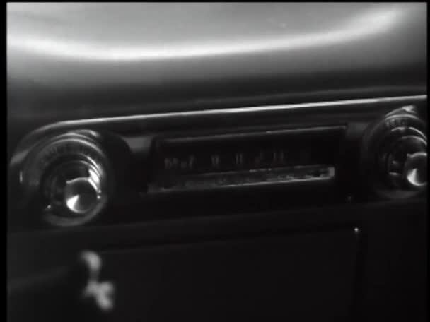 Hand adjusting volume of car radio — Stock Video