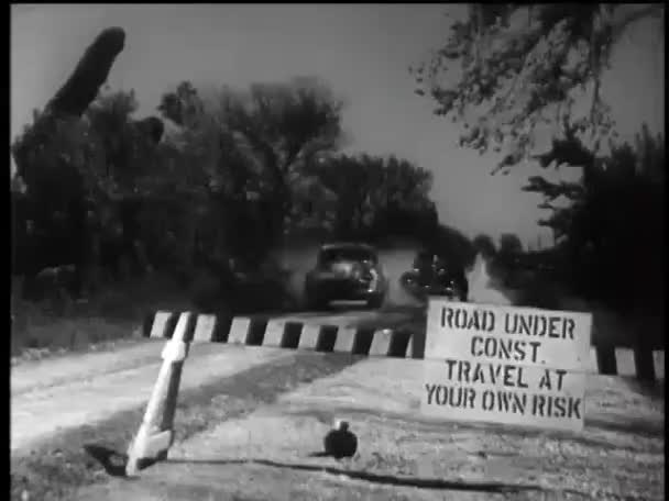 Turismos exceso de velocidad en carretera — Vídeo de stock