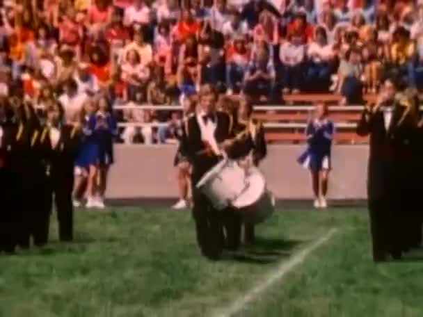 Marching band tocando en el juego , — Vídeos de Stock