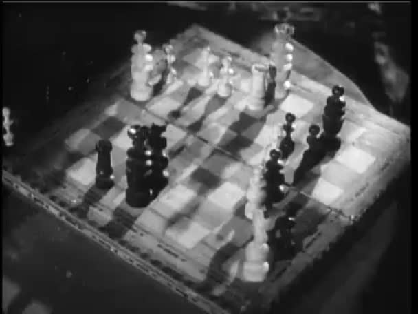 Donna scacco matto il suo avversario — Video Stock