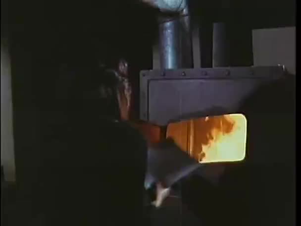 Female burning files in furnace — Stock Video