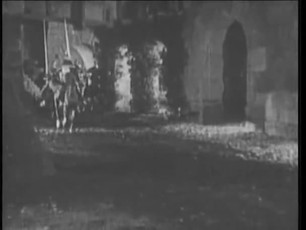 Cavalieri a cavallo in battaglia — Video Stock