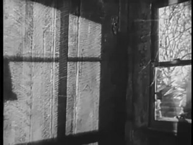 iç çiftlik evi terk etti.