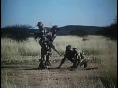 Benimkine yolda gömme askerler