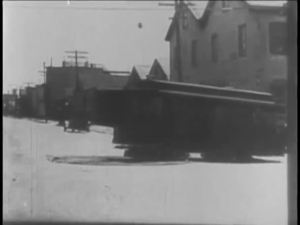 Hombres teleférico giratorio — Vídeo de stock