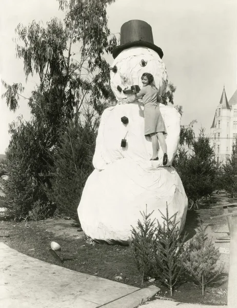 Sneeuwpop in de zomer — Stockfoto