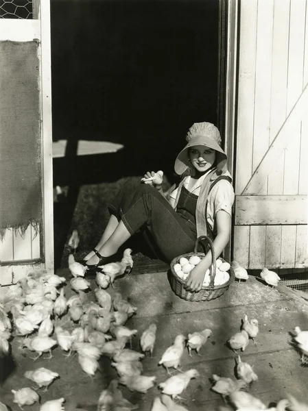 Paus från barnyard sysslor Stockbild