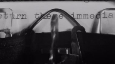 Bir eski moda daktiloda yazılmış mektup