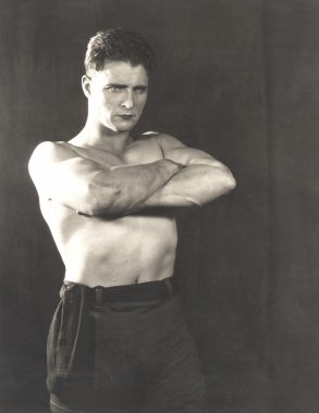 ciddi adam poz