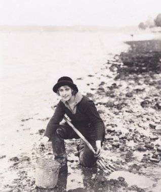 kadın Clam kazıcı