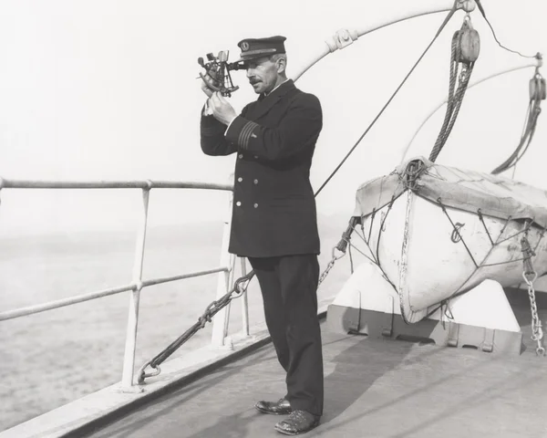 Καπετάνιος πλοήγηση πλοίο — Φωτογραφία Αρχείου