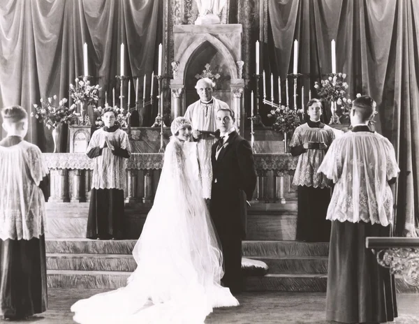 Casal jovem se casar — Fotografia de Stock