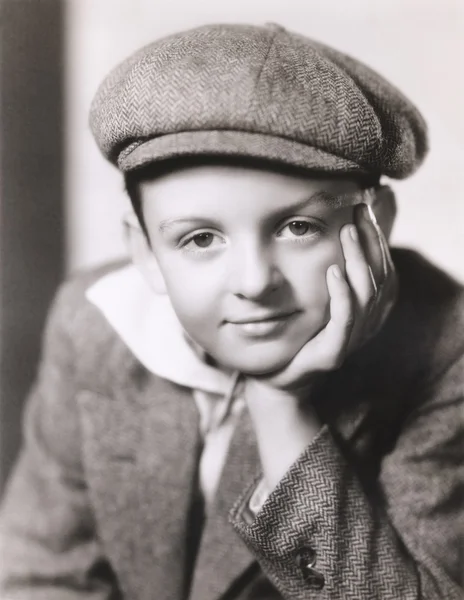 Gazeteci çocuk şapkalı çocuk — Stok fotoğraf