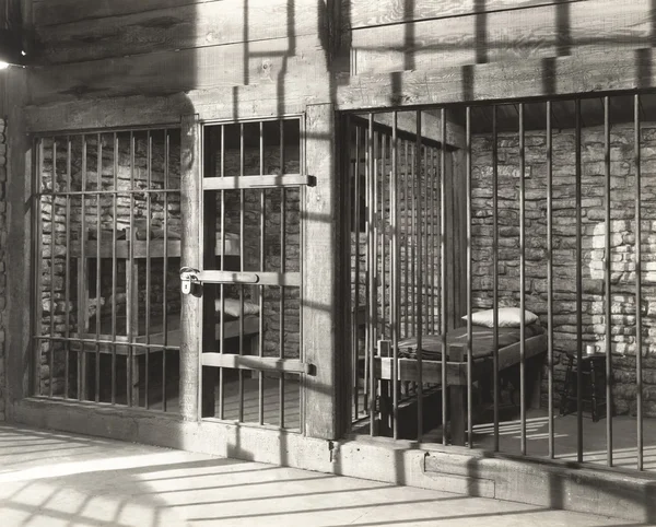Пустые тюремные камеры . — стоковое фото