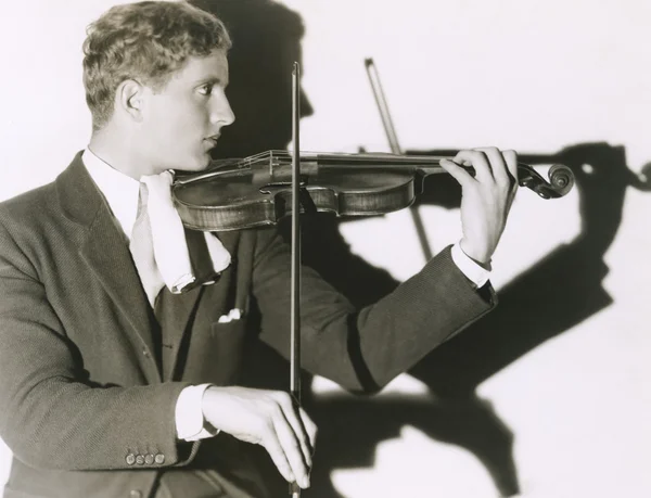 Violinista che suona il violino — Foto Stock