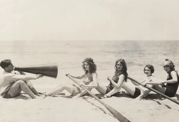 Man giving Rowing lesson. — Stock Photo, Image