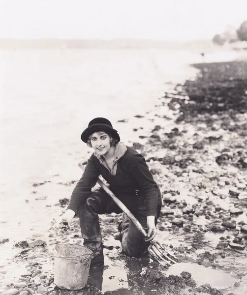 Female Clam digger — Stock Photo, Image