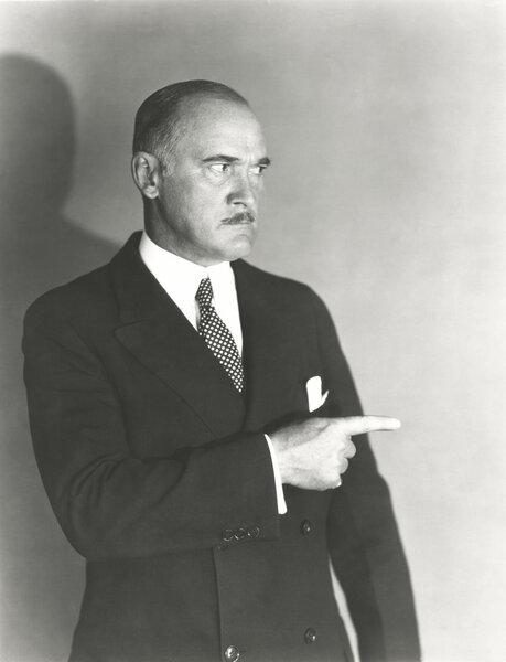 Человек, намекающий