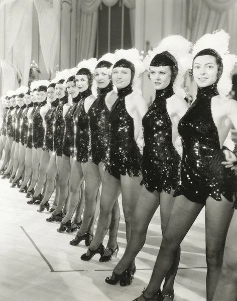 Una fila di ragazze del coro — Foto Stock