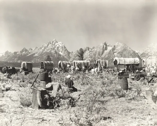 Amerikanische Pioniere in den Bergen — Stockfoto