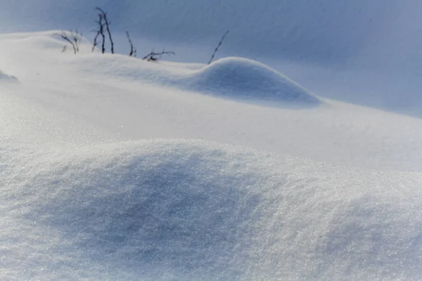 Чистые белые нетронутые формы снега - фон для вашей концепции — стоковое фото