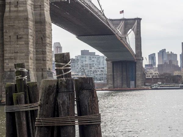 ブルックリン橋の下 — ストック写真