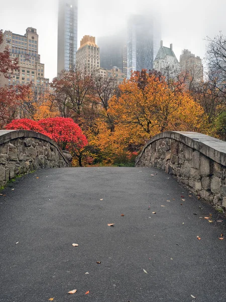Gapstow Köprüsü Sonbaharın Erken Saatlerinde Central Park — Stok fotoğraf