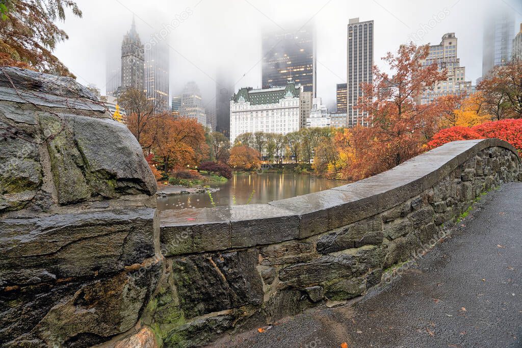 Gapstow Bridge in Central Park  early morning in autumn