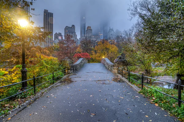 Gapstow Bridge Central Park Spätherbst — Stockfoto