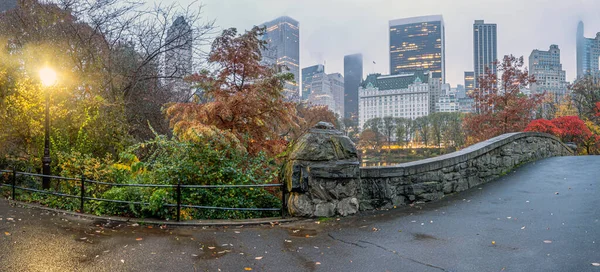 Sonbaharın Sonlarında Central Park Taki Gapstow Köprüsü — Stok fotoğraf