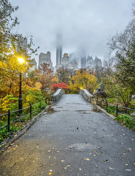 Puente Gapstow Central Park Finales Otoño Mañana Brumosa —  Fotos de Stock