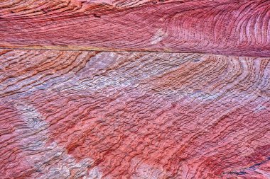 Dağın yamacındaki kumtaşı