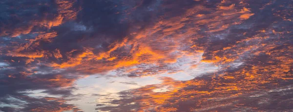 フロリダの湾岸から早朝劇的な空 — ストック写真