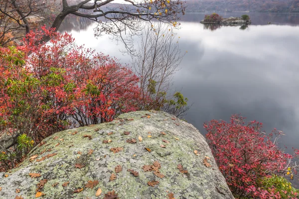 Harriman State Park rocas en el lago — Foto de Stock