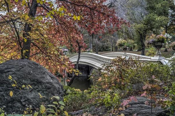 Bow bridge — Stock Photo, Image