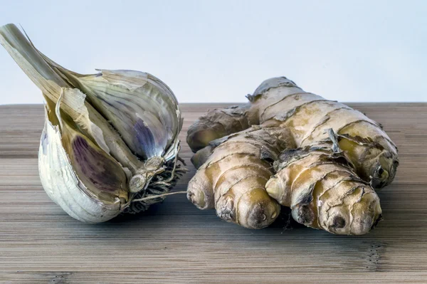 Fresh garlic and ginger — Stock Photo, Image