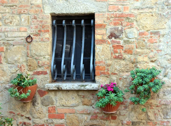 Una vieja ventana — Foto de Stock