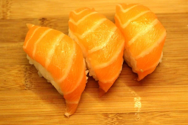 Немного суши из лосося — стоковое фото