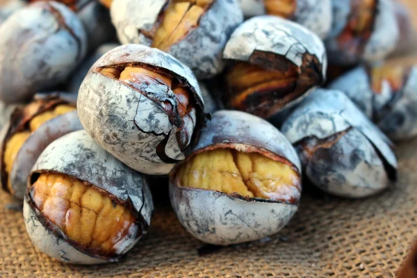 Some big chestnuts — Stock Photo, Image