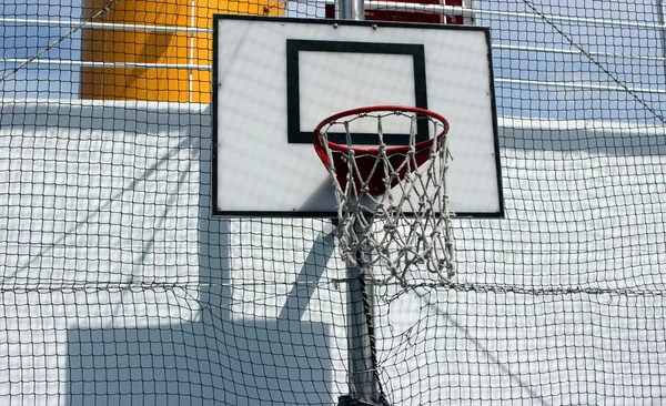 Jouer au basket — Photo