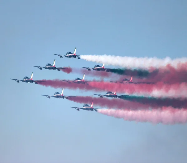 Utställningen tricolor pilar — Stockfoto