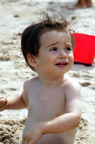 Enfant sur la plage — Photo