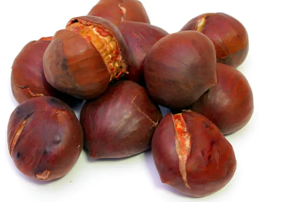 Un gruppo di castagne — Foto Stock