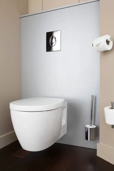 Toilet Moderne Witte Wand Opgehangen Toilet Een Badkamer Interieur — Stockfoto