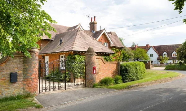 Eingang Einem Alten Englischen Landhaus Mit Eisernen Toren Buckinghamshire Dorf — Stockfoto