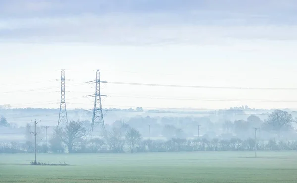 Електричні Пілони Британському Ландшафті Туманний Ранок Ейлсбері Вейл Бакінгемшир Велика — стокове фото